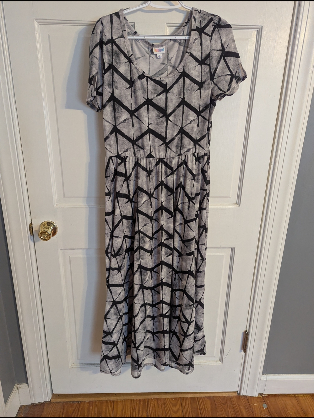 LuLaRoe Black & Gray Geometric Short-Sleeve Maxi Dress